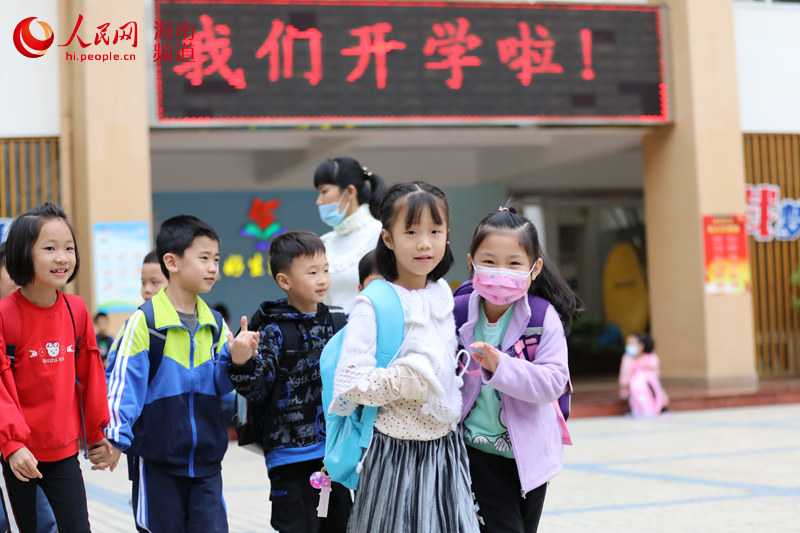 开学日的温馨趣事，最新学生开学报道速递