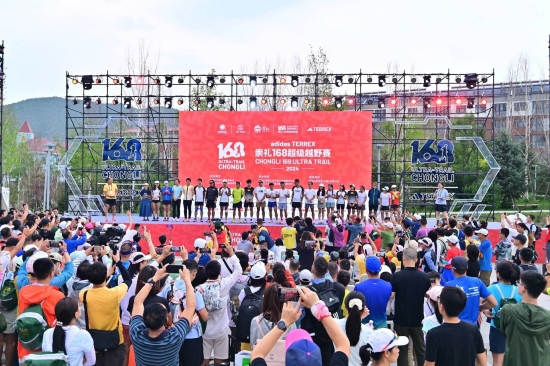 2024今晚香港开特马第26期,时尚法则实现_专业版4.168