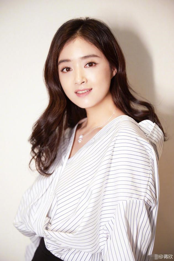郑州女演员，探寻小巷中的隐秘演艺瑰宝
